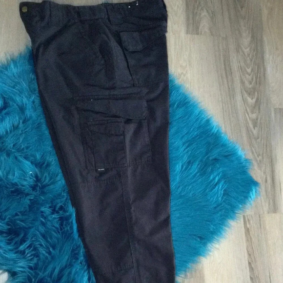 Men's Black Cargo Pants - Picture 4 of 6